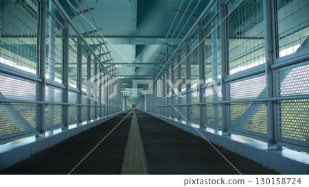 綠樹成蔭的長橋 綠樹成蔭的長橋 130158724