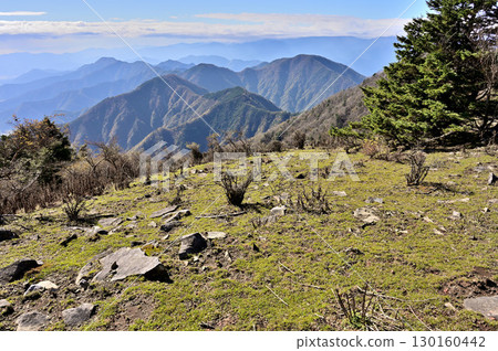 從天子山脈的毛無山眺望。天子山脈 從天子山脈的毛無山眺望。天子山脈 130160442