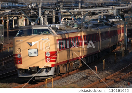 485系列車（新潟車）在完成能登特快列車運行後，駛往奧久站。拍攝於2010年9月4日。 130161653