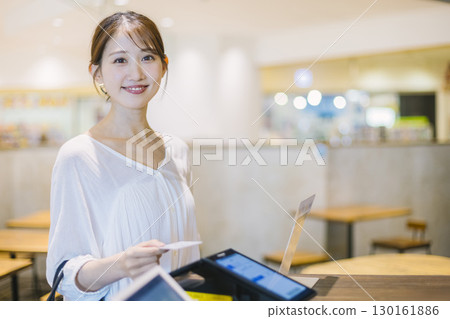 Woman paying by card, cash register, cashless payment 130161886