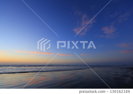 美麗的海邊日出 130162189