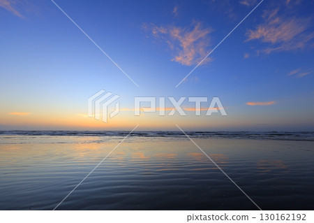 美麗的海邊日出 美麗的海邊日出 130162192
