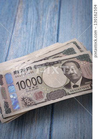 1 million yen and 10,000 yen bills placed carelessly 1 million yen and 10,000 yen bills placed carelessly 130162504