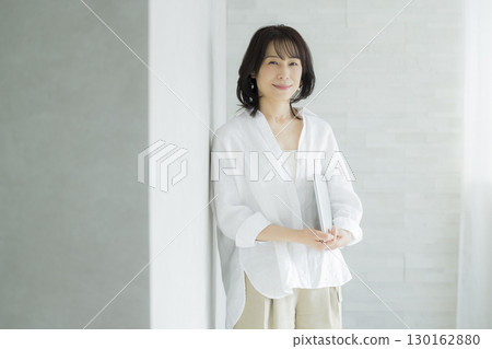 A woman with a white shirt 130162880