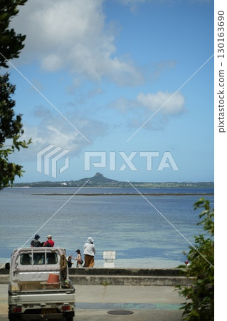 Ie Island and tourists 130163690