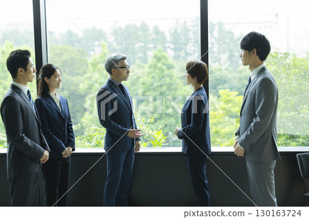 Business people having a meeting 130163724