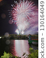 煙花反映在水中 130164049