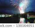 煙花反映在水中 130164051