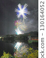 煙花反映在水中 130164052