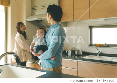 a cuddle, child-raising, parenting 130164499