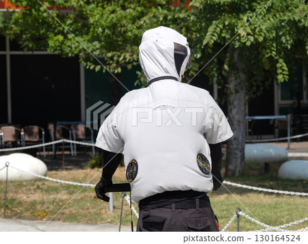 Workers clothed in air conditioning Workers clothed in air conditioning 130164524