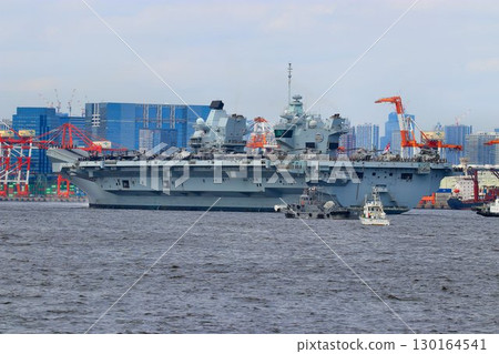 Maintaining peace in the Indo-Pacific region... Royal Navy aircraft carrier "Prince of Wales" arrives at Tokyo Port 130164541