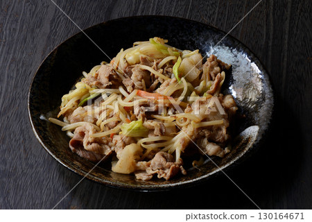 Stir-fried meat vegetables 130164671