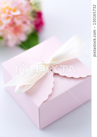 Present Present 130165732