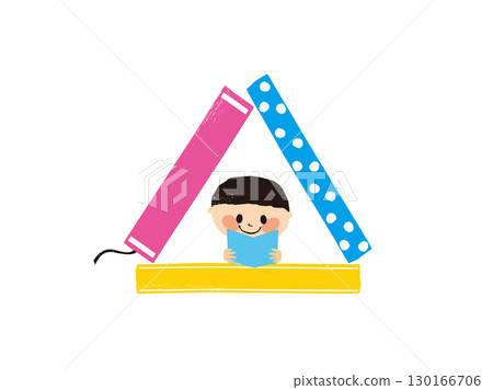 男孩在三角形排列的書中閱讀 130166706