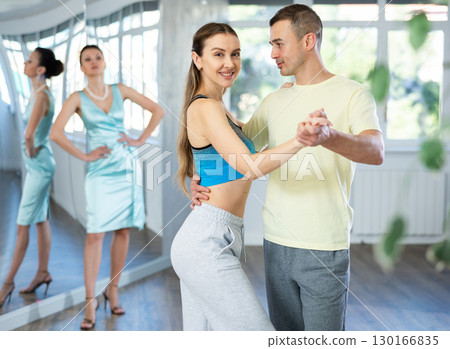 Couple learning to dance Viennese waltz with female choreographer Couple learning to dance Viennese waltz with female choreographer 130166835