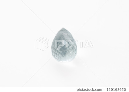 透明海藍寶石梨形切割散石特寫 130168650