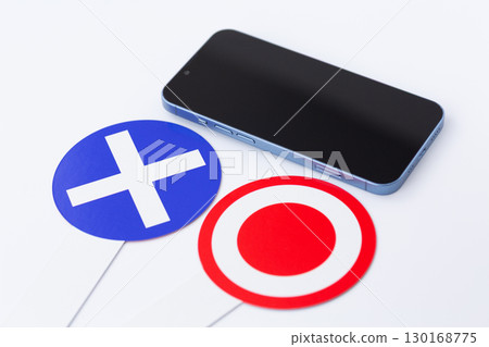 Smartphone and round plate 130168775