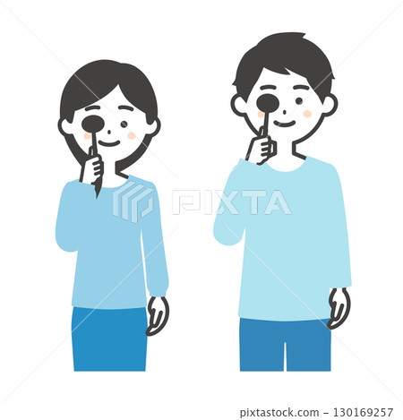 圖:一個微笑的男人和女人用盾牌遮住一隻眼睛 圖:一個微笑的男人和女人用盾牌遮住一隻眼睛 130169257