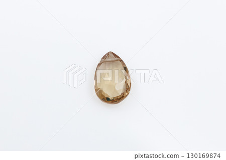 透明黃水晶梨形切割散石特寫 130169874