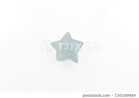 星形切割海藍寶石的特寫 130169984