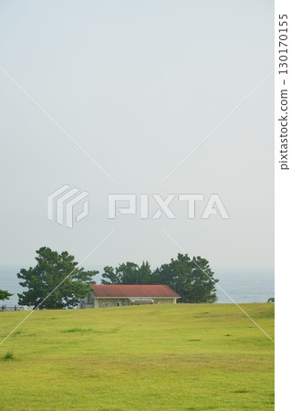 山上的小屋,俯瞰大海 山上的小屋,俯瞰大海 130170155