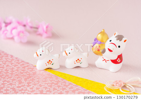 馬年賀年卡素材｜金葫蘆馬與馬駒 130170279