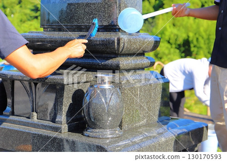 Obon, visiting graves, cleaning Obon, visiting graves, cleaning 130170593