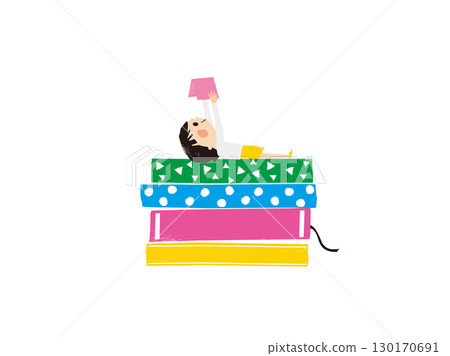 一個女孩仰躺著讀一本大書 130170691