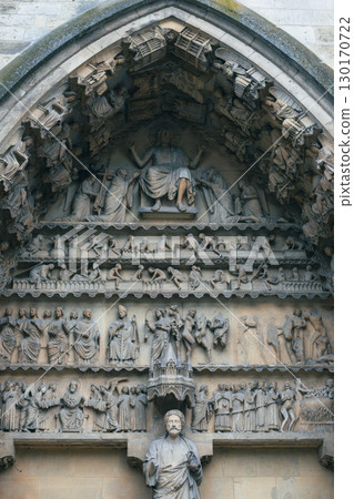 蘭斯大教堂側面的鼓室雕塑特寫 蘭斯大教堂側面的鼓室雕塑特寫 130170722