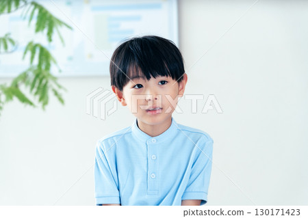 一名男小學生的肖像 130171423