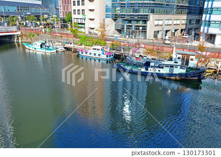A clear, sunny day on the Ooka River with boats moored at the mouth 130173301