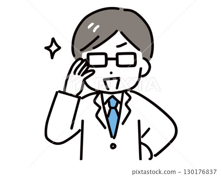 一位身穿白大褂、戴著眼鏡的年輕男子微笑著，眼鏡閃閃發光（上身，正面） 130176837