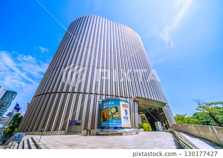 日本東京城市景觀:邁向新時代…九段下站前的昭和館景色…我們不能忘記那場悲劇=8月21日 日本東京城市景觀:邁向新時代…九段下站前的昭和館景色…我們不能忘記那場悲劇=8月21日 130177427