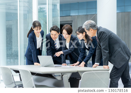 business person having a meeting 130178516