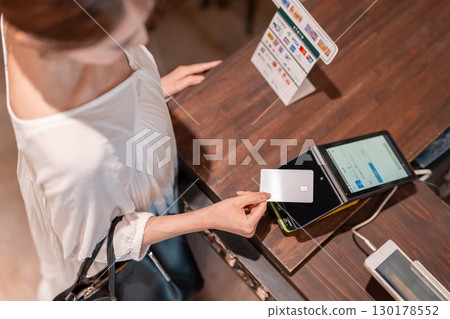 Credit card payment Cashless 130178552