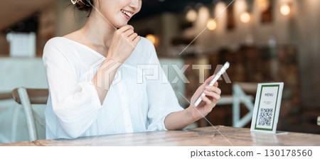 二維碼支付、無現金、智慧型手機 二維碼支付、無現金、智慧型手機 130178560