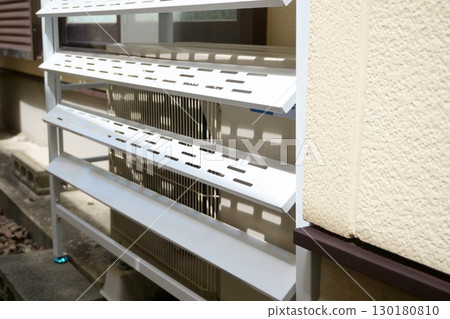 An outdoor unit cover that reduces the load on the outdoor unit 130180810