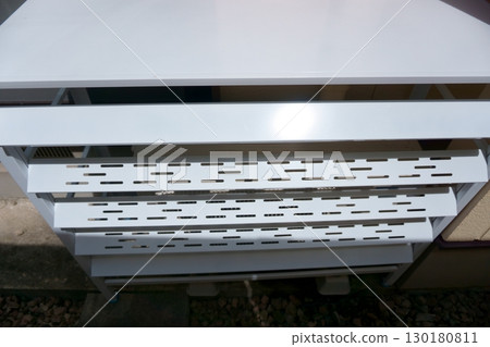 Air conditioner outdoor unit cover that blocks sunlight 130180811