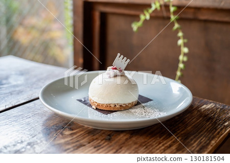 Raspberry rare cheese dome and wooden table arrangement Raspberry rare cheese dome and wooden table arrangement 130181504