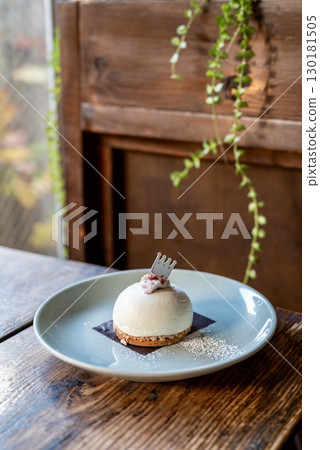 Raspberry rare cheese dome and wooden table arrangement Raspberry rare cheese dome and wooden table arrangement 130181505