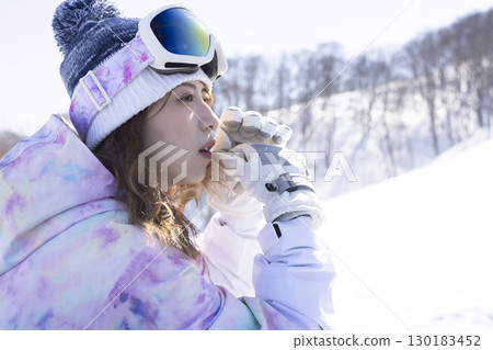 Cute woman enjoying the snowy mountains 130183452