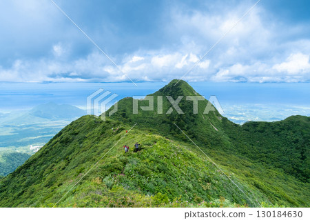 [Japan's 100 Famous Mountains] Mt. Daisen Utopia Course: View of Sankomine Peak 1 from the hiking trail to Utopia Hut, Daisen Town, Saihaku District, Tottori Prefecture 130184630