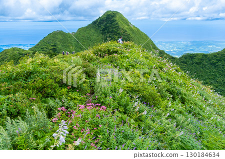 [Japan's 100 Famous Mountains] Mt. Daisen Utopia Course: View of Sankomine 5 from the hiking trail to Utopia Hut, Daisen Town, Saihaku District, Tottori Prefecture 130184634