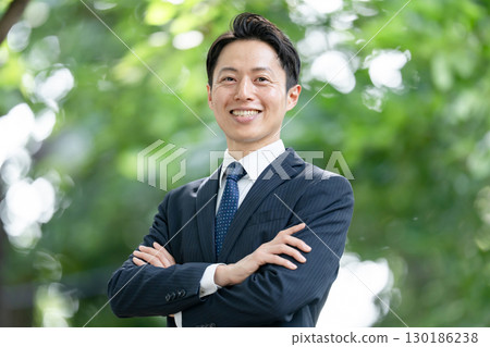 商務男性新鮮綠色肖像 130186238
