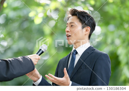 商人新鮮綠色採訪 130186304