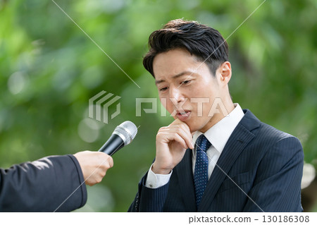 商人新鮮綠色採訪 130186308