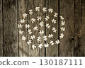 Blank puzzle pieces placed in a circle 130187111