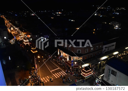 Takayama City, Gifu Prefecture, Japan: Spring Takayama Festival Night Festival: Lantern floats parading after sunset: Aerial view of the street 130187572