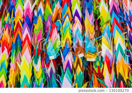 祈願和平的千隻摺紙鶴 130188270